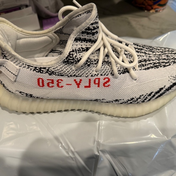 Yeezy main image 4
